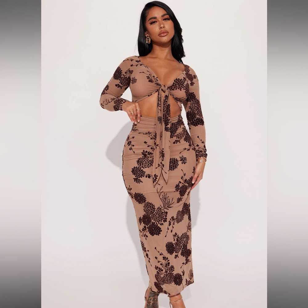 Fashion Nova “Glow Era Midi Skirt Set”